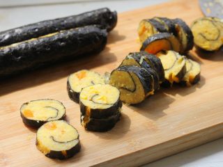 14、海苔龙利鱼卷,切成0.5厘米左右厚的片