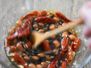 9、菠菜这样做开胃下酒,又不失营养,均匀搅拌