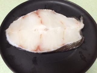 2、鳕鱼肉松寿司,一块银鳕鱼清洗干净去鳞