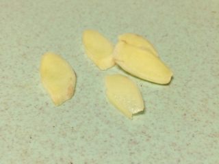 6、鳕鱼肉松寿司,切几块姜片