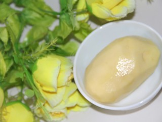 2、土豆泥拌饭,去皮洗净