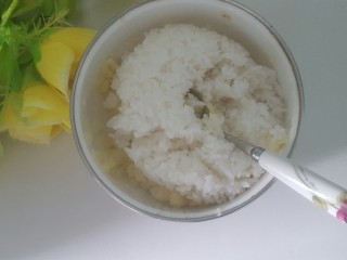 18、土豆泥拌饭,放入土豆泥中