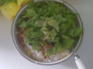 21、土豆泥拌饭,加入生菜碎