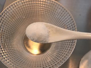 3、香菇肥牛饭,调个汁：盐1小勺