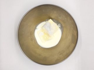 6、鲜鱼，牛油果柠檬奶酪卷佐香菜芥末酱,&nbsp; &nbsp; &nbsp; &nbsp; &nbsp; 奶油芝士，奶油，糖放一个盆里，加一点柠檬汁……