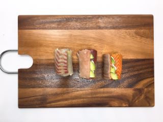 10、鲜鱼，牛油果柠檬奶酪卷佐香菜芥末酱,&nbsp;&nbsp; &nbsp; &nbsp; &nbsp; &nbsp; 然后把它们卷起来，假装在做寿司……