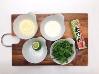 12、鲜鱼，牛油果柠檬奶酪卷佐香菜芥末酱,                    酱汁食材