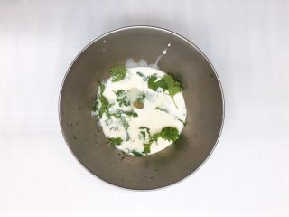 13、鲜鱼，牛油果柠檬奶酪卷佐香菜芥末酱,&nbsp; &nbsp; &nbsp; &nbsp; &nbsp; 将除了柠檬以外的食材混合……