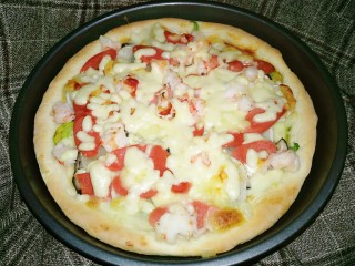 10、鲜虾杂蔬披萨,满满的配料看着就满足