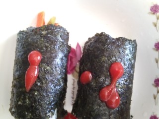 15、寿司,挤上番茄酱