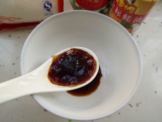 5、蟹棒金针菇蒸粉丝,加1勺蚝油