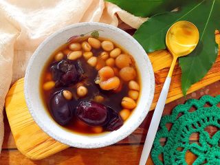 11、养生养颜之花生红枣桂圆汤,好了，煮好了，美美的摆拍一下吧！