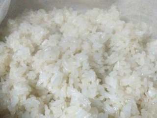 4、糯米团,蒸好就是介个样子的！