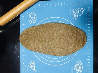 8、可可坚果全麦面包,排气，擀成长舌状