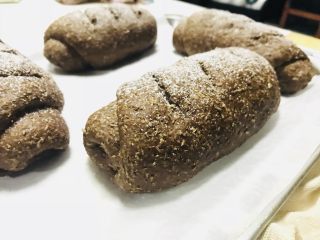 14、可可坚果全麦面包,完工，含麸皮全麦面包，特别有嚼劲，一个面包超级重，可以切片吃????