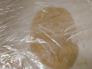 5、早餐+烫面葱油饼,包上保鲜膜醒发20分钟