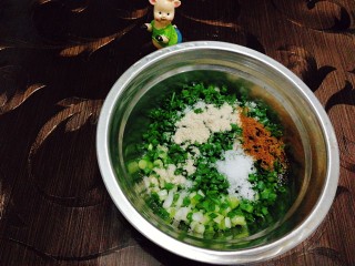 8、早餐+烫面葱油饼,加入鸡粉，盐，五香粉，