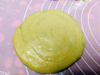 16、早餐+烫面葱油饼,用手压成饼状