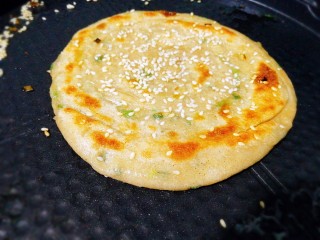 21、早餐+烫面葱油饼,双面金黄即可出锅，香香哒