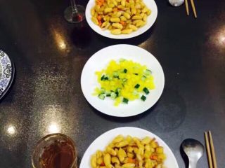 12、红烧贝壳面,配上酸甜味的萝卜条、来点小酒，不错的一顿晚餐
