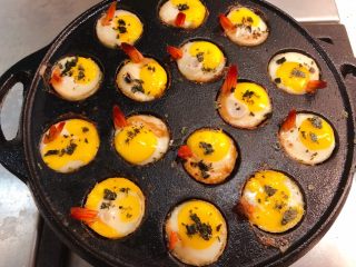 14、虾扯蛋,撒上海苔末。