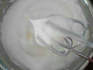 3、美味蛋糕卷,倒扣蛋白掉不下来就行了