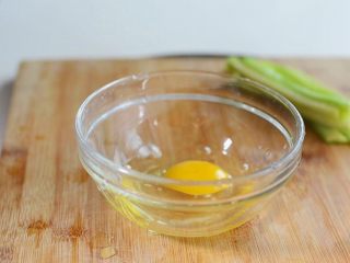 2、鱼籽紫菜包饭,打一个鸡蛋