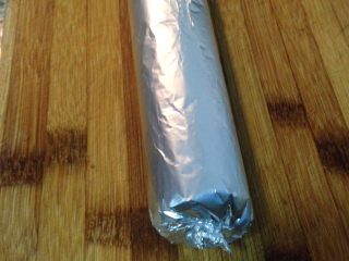 9、西班牙肉卷 Embotido,像卷寿司一样的卷紧，2边也转紧即可入蒸笼，中火蒸45-60分钟，放凉或冷藏后再切～