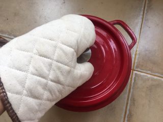 28、什蔬蒜香鸡翅,盖上盖子 放进烤箱