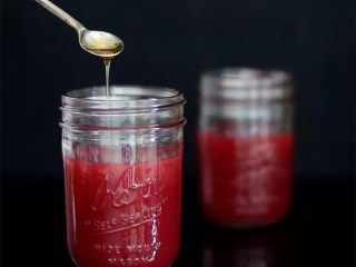 18、纯醇的覆盆子果蓉,果蓉可以拌上蜂蜜冲水饮用。