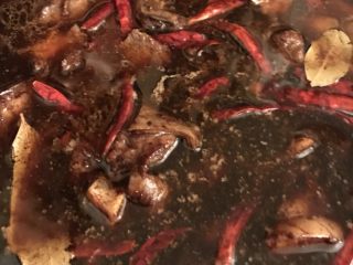 8、辣羊肉火锅,放水煮40分钟即可