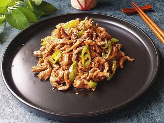 12、#食二星座# 酱爆牛肉丝,盛盘上桌