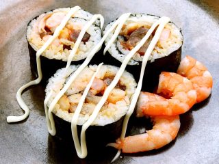 5、家常寿司卷,这里包含五花肉，虾仁，蔬菜，猪腰，叉烧