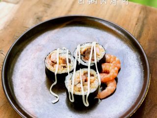 6、家常寿司卷,挤上沙拉酱和番茄酱