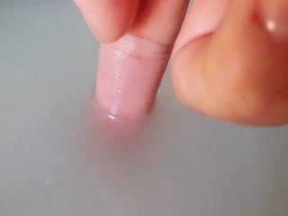 2、酱香味秋葵寿司(纯素版),水没过大米一个指节高低,这样蒸出的大米不粘不硬,粒粒分明