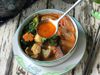 13、韩式海鲜锅,汤汁鲜美，香辣开胃