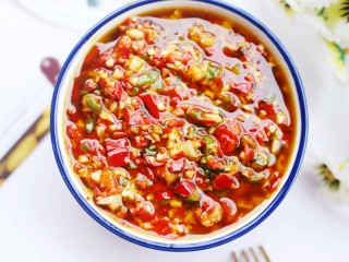 15、万能秘制辣椒油,超级简单。