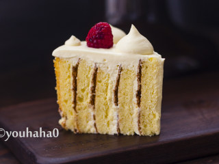 18、百香果旋涡蛋糕,切开看看，淡奶油不算厚，口感不油腻