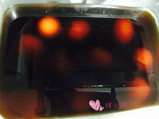5、日式溏心蛋#挑战鸡蛋的100种做法#,放入之前晾凉的酱油木鱼汁里，最少最少浸泡一夜