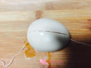 6、日式溏心蛋#挑战鸡蛋的100种做法#,这个是腌制一晚上的，腌制时间越长颜色越漂亮，但是一晚上味道已经很鲜美了，不会觉得寡淡无味。。