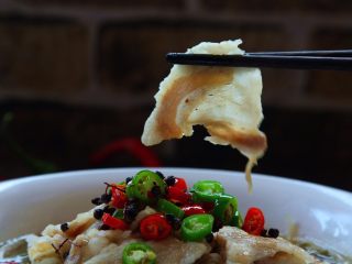 25、椒香五花肉,辣而不燥，椒香浓郁、口感滑嫩，不干不腻