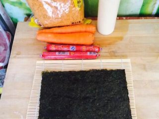 1、寿司,还可以放黄瓜，个人不喜欢加黄瓜就没有弄[大笑]