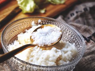 8、最好吃的 紫菜包饭 附小秘诀,米饭内放入一勺糖