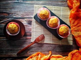 11、濑户风味香松饭团????,团成饭团????，濑户风味香松饭团????就做好了。