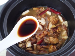 14、黄焖鸡,再加一勺生抽。