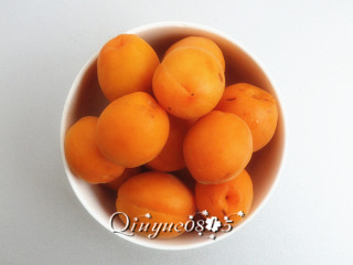 1、杏酱,杏儿洗净