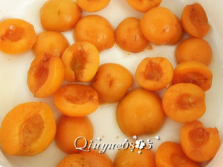 4、杏酱,杏肉腌出水份