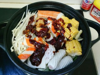 11、部队火锅,淋上酱料