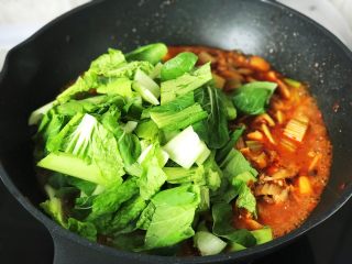 13、新疆炒米粉(家庭版),放入小白菜;