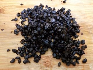 4、饭面好搭档——香辣牛肉酱,豆豉剁碎